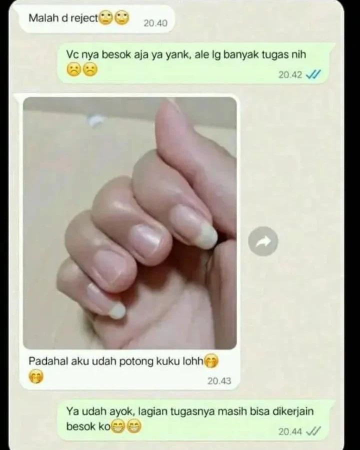 Potong kuku kok gak semuanya
. 
. 
#meme #memewkwk #memewkwkwkland #memecomik #m…
